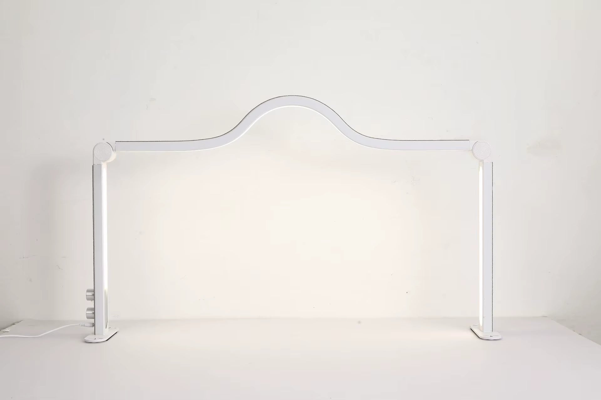 Super Bright Half-Moon UV Lamp Foldable Plastic Table Lamp for Manicure Work Beauty Lamp for Live Broadcasts