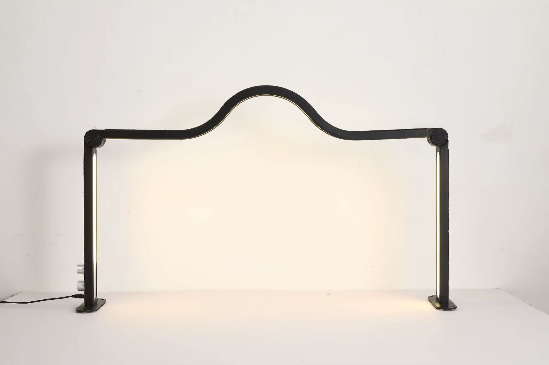 Super Bright Half-Moon UV Lamp Foldable Plastic Table Lamp for Manicure Work Beauty Lamp for Live Broadcasts