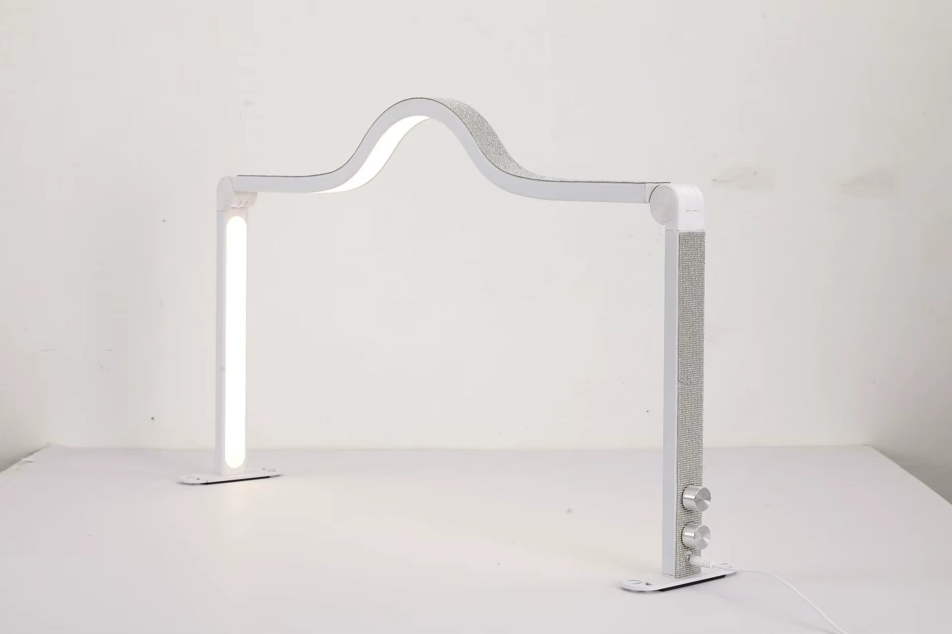 Super Bright Half-Moon UV Lamp Foldable Plastic Table Lamp for Manicure Work Beauty Lamp for Live Broadcasts